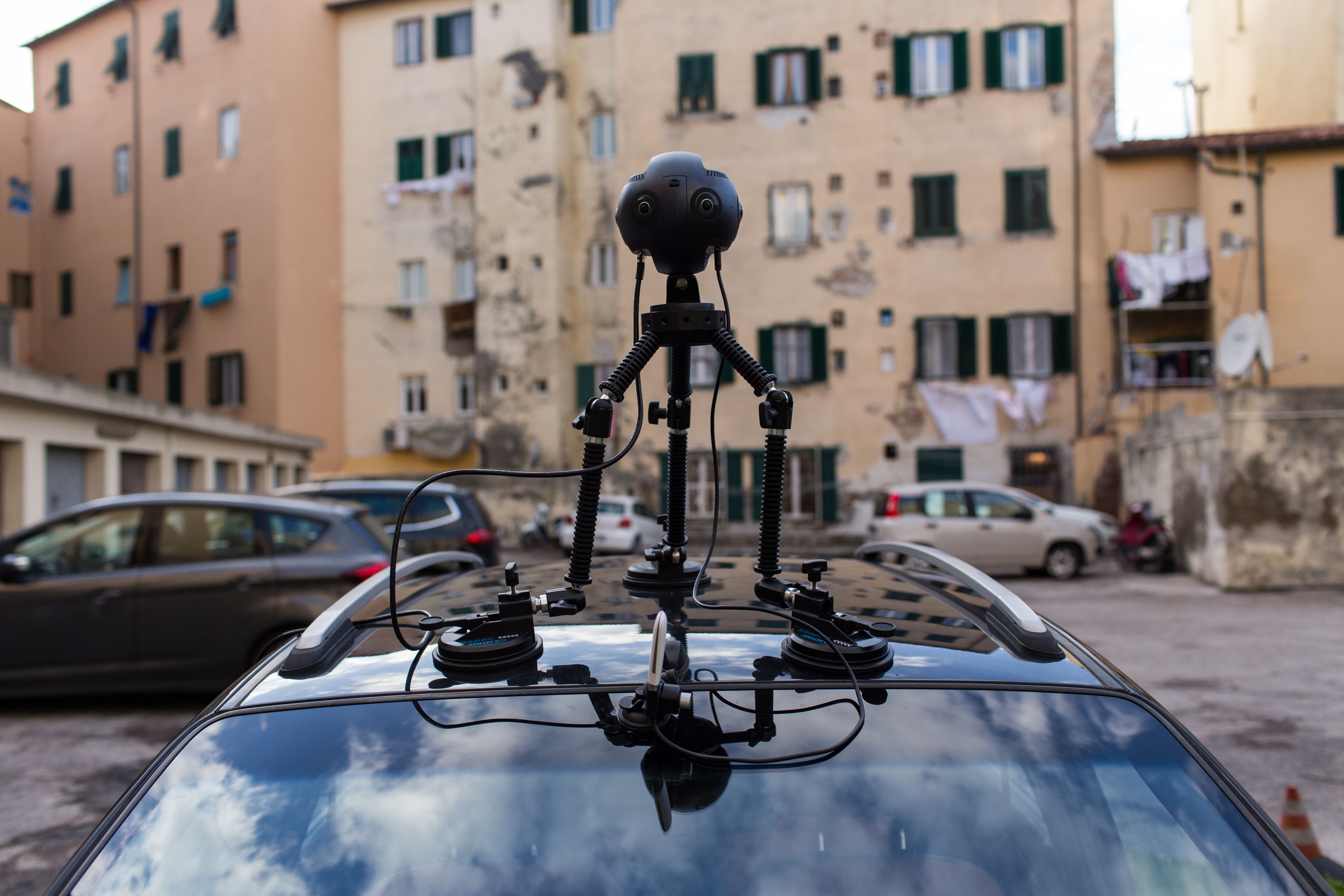 Frederico Debetto Insta360 Pro ontop of car