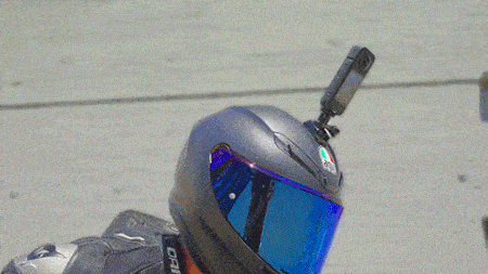 Comment monter l'Insta360 X3 sur un casque de moto