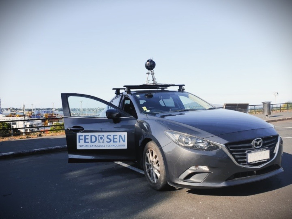 Fedasen road mapping car with Insta360 Titan