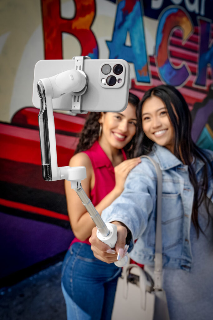 Insta360Flow smartphone gimbal built-in selfie stick.