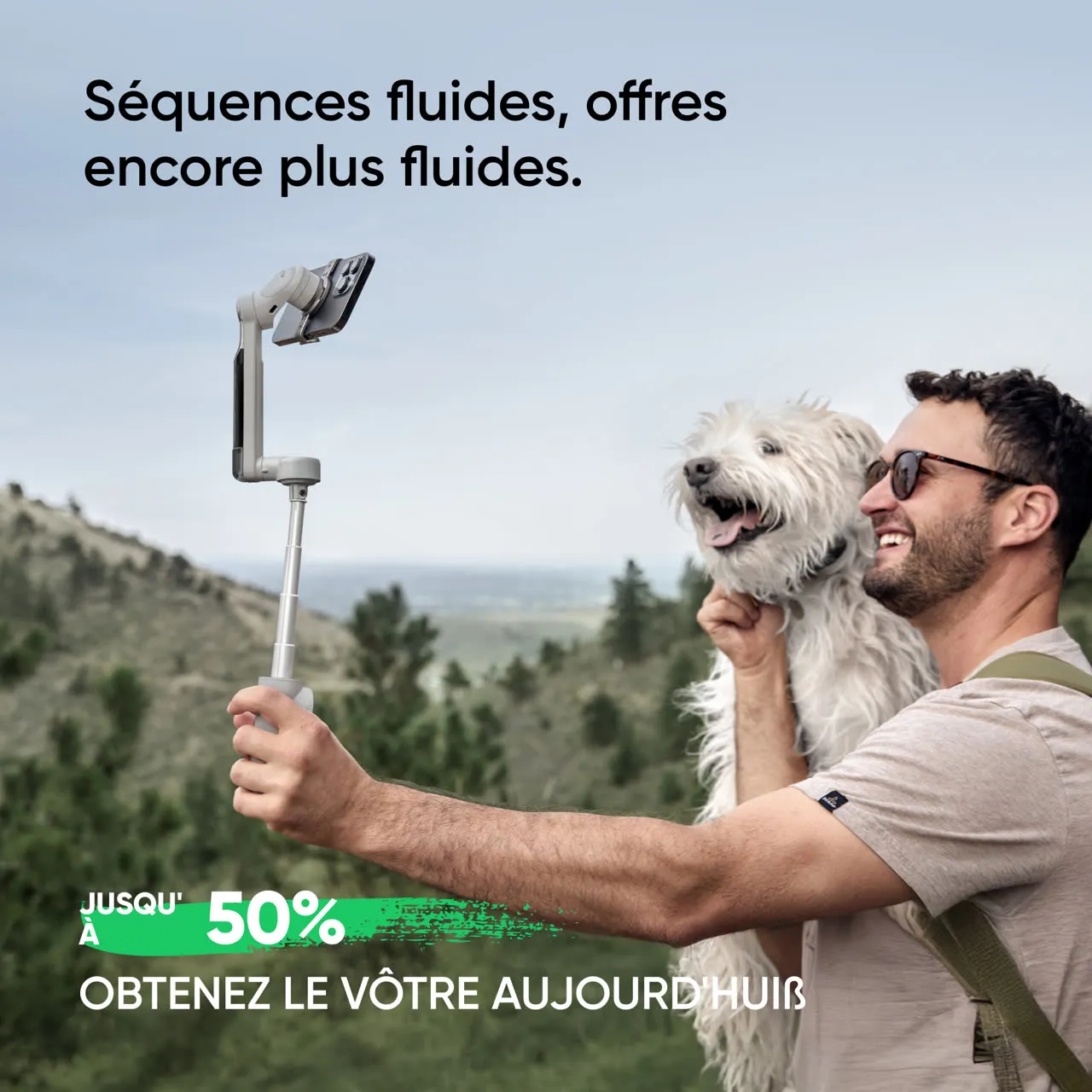 Homme et chien utilisant le Flow lors d’une randonnée