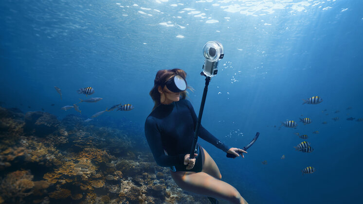 Insta360 X5 do nurkowania z Invisible Dive Case