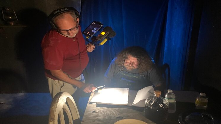 Terry L Jarrell on set with horror legend John Dugan (“Grandpa” from The Texas Chainsaw Massacre), going over lines for Harlow’s Haunt. His Movo hand mount rig carries a Zoom H4, iPad Mini, and Insta360 RS with 1-Inch mod—a compact but powerful setup that let him shoot an entire award-winning feature.