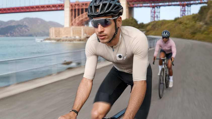 Kolarz na szosie – dynamiczne ujęcie POV