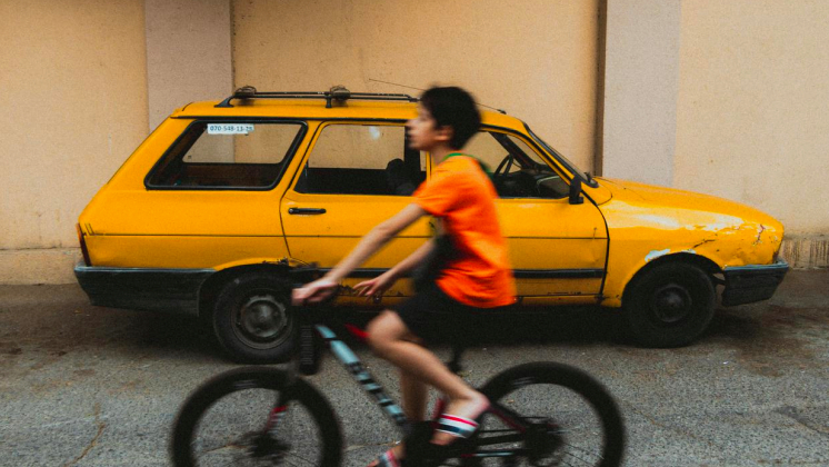 street photography passing cyclist
