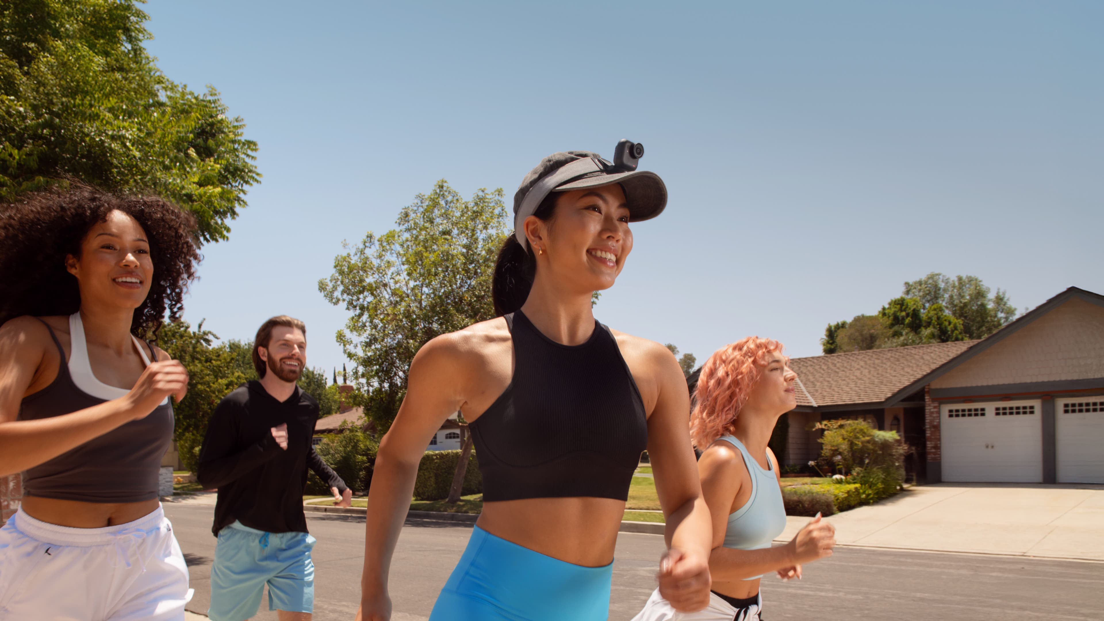 Insta360 GO Ultra lifestyle city