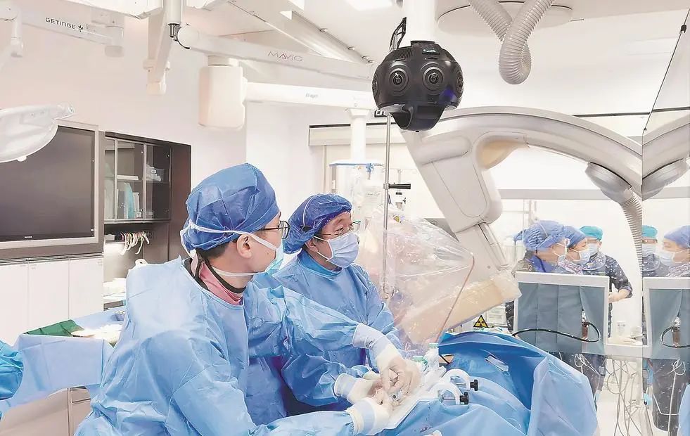 VR如何赋能医疗行业？影石全景相机助力沉浸式手术教学