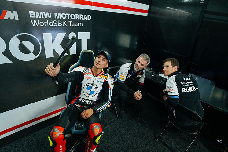 BMW Motorrad WorldSBK team posing with Insta360 X3.