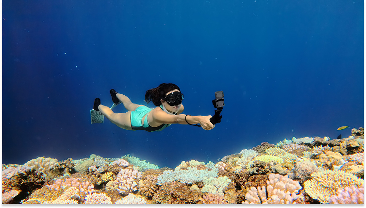 Diving underwater with Insta360 Ace Pro 2