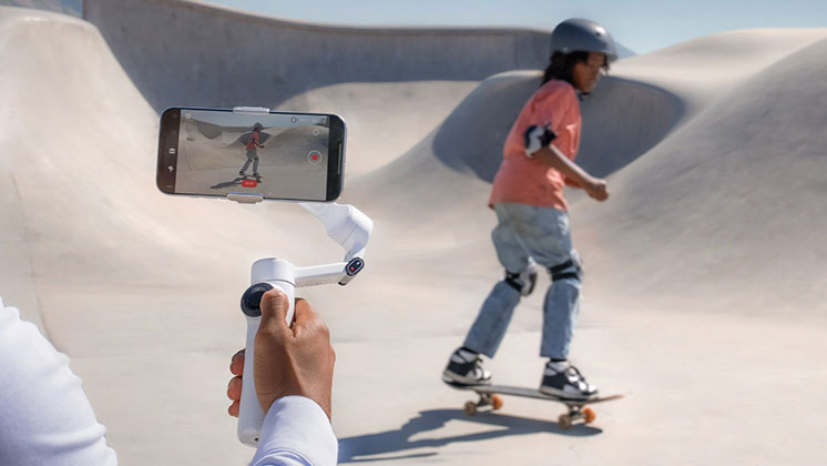 Skateboarding with Insta360 Flow 2, the AI tracking gimbal.