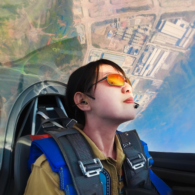 12倍重力！中国首位女特技飞行教员挑战过载极限