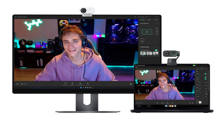 gamer doing live streaming with insta360 link 2