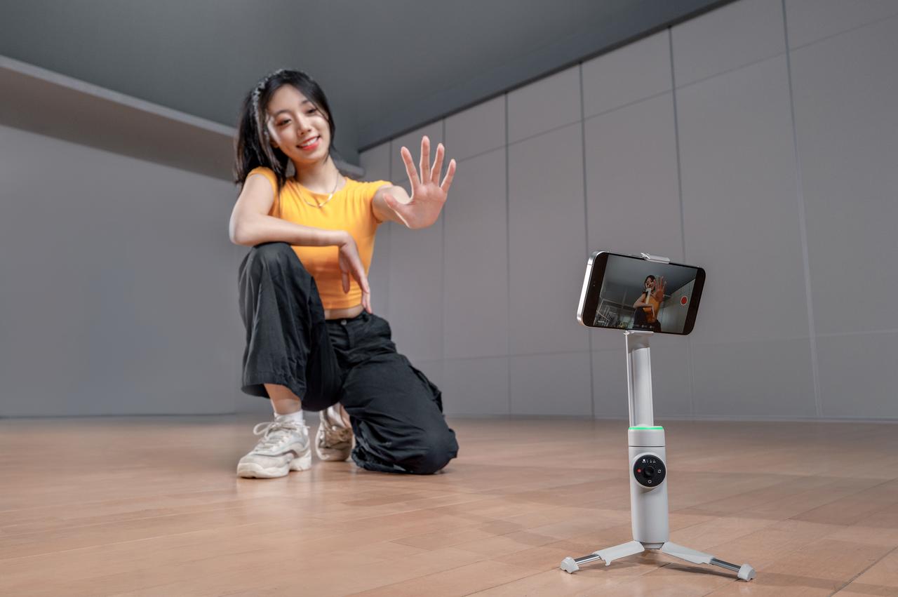 Dancer uses Gesture Control to activate Flow Pro