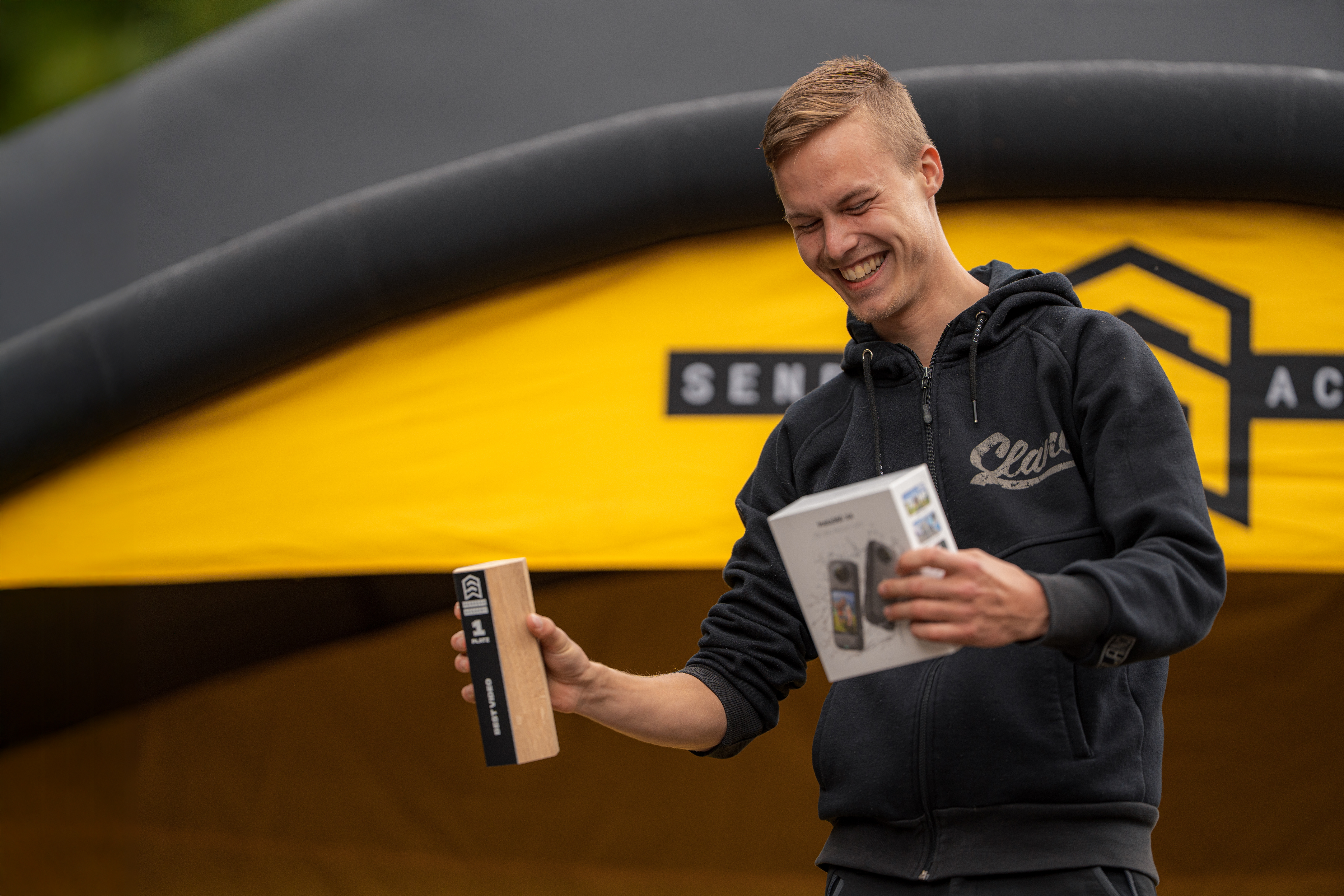Ein Teilnehmer der SENDERS Academy gewinnt eine Insta360 X4