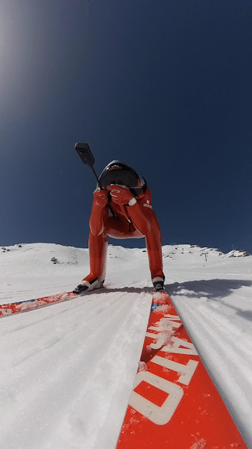 Simon Billy filming his ski runs with Insta360 X3.