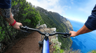 La X4 fait aussi office de caméra d'action grand angle traditionnelle avec le mode mono-objectif, maintenant jusqu'en 4K à 60 ips !