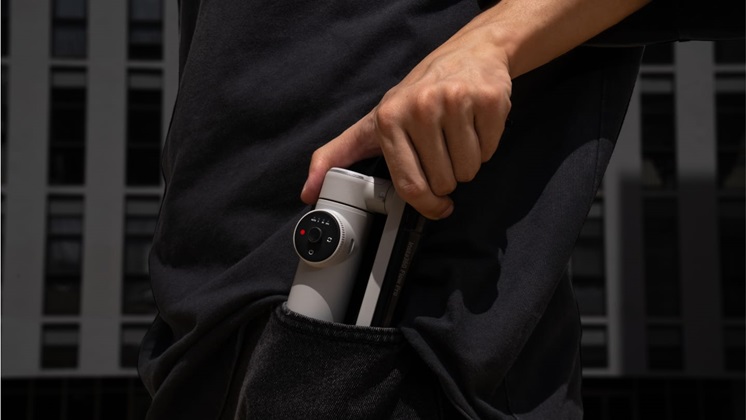 Flow and Flow Pro fold up to easily fit into your bag, so you can capture life's best moments on the fly.