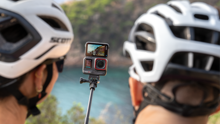 Cyclists using Insta360 Ace Pro to get a selfie.