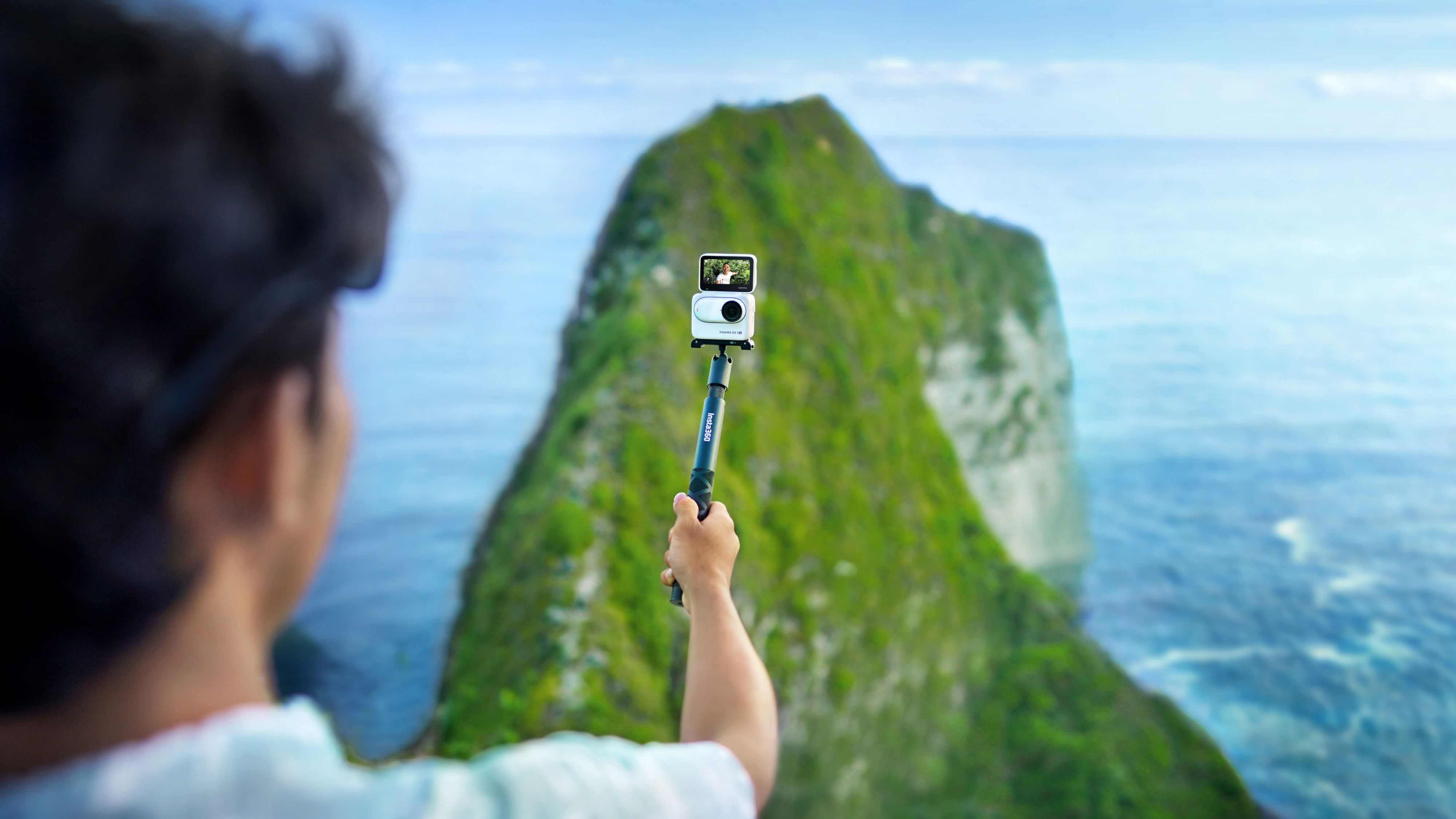 A man holding Insta360 GO 3S.