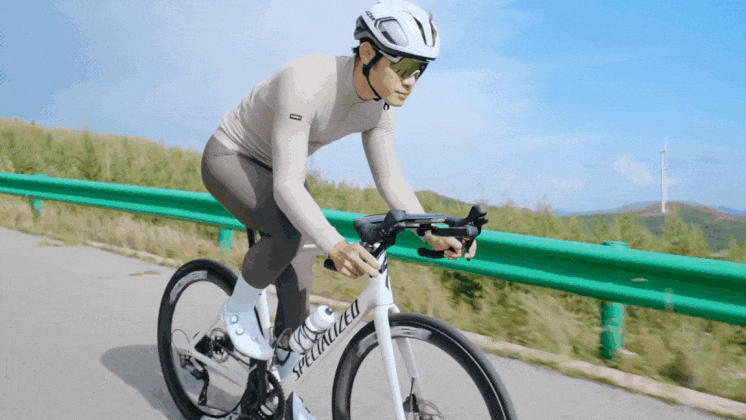 Cycling with Insta360 X4 Air.